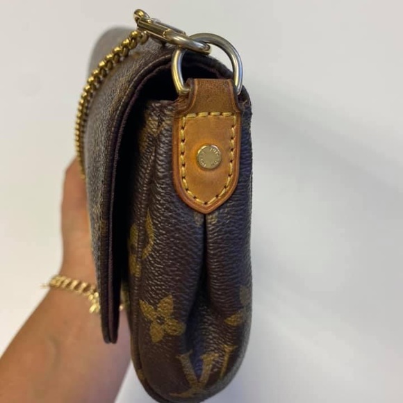 Favorite Crossbody - Picture 10 of 12